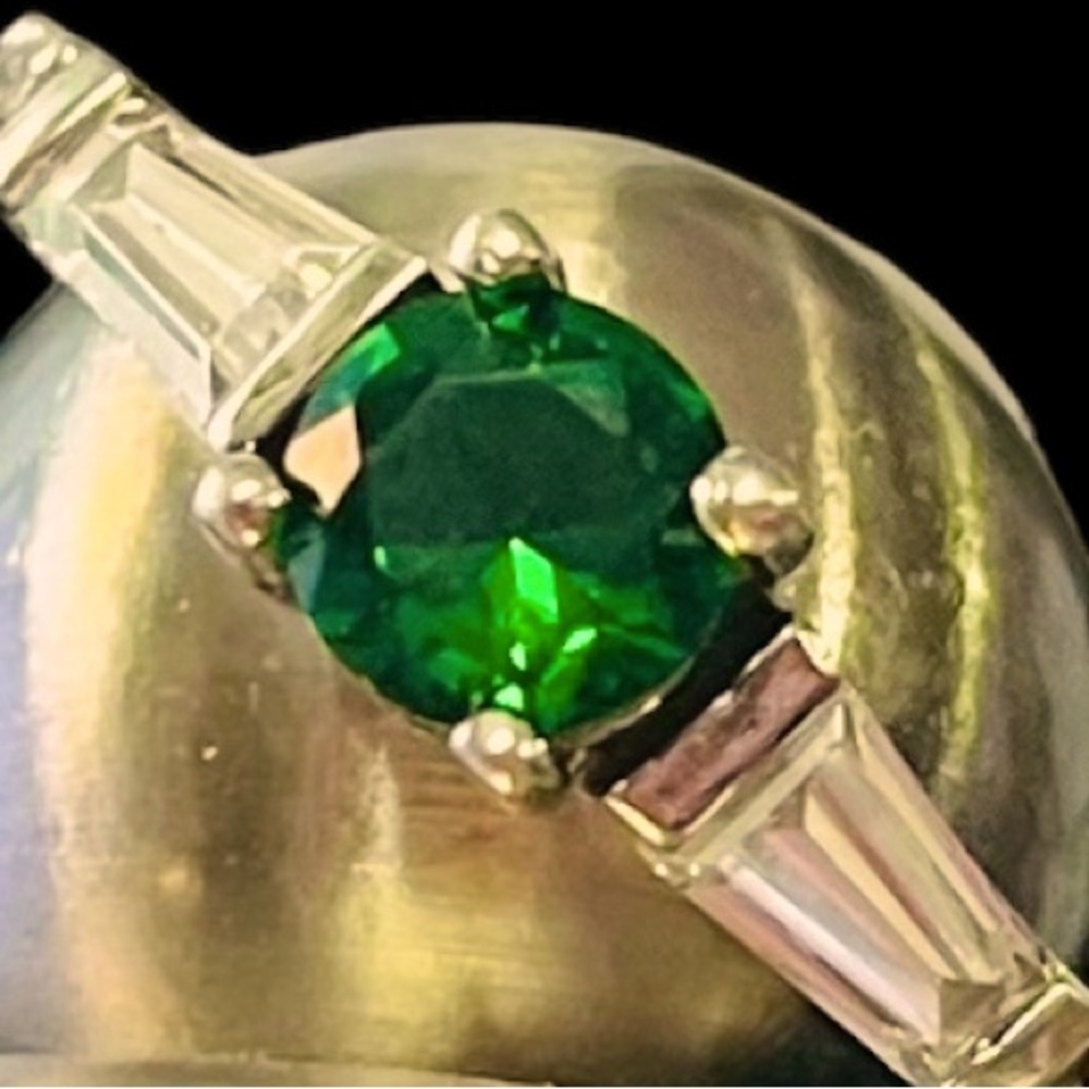 Simulated Green Sapphire Ring with 2 simulated baguettes & 6 rounds in SS Size 5